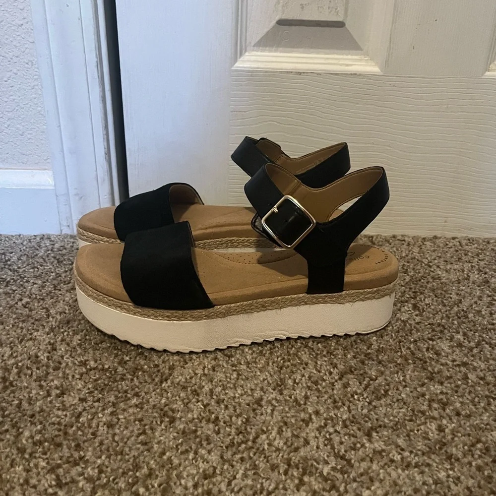 Clarks Black and Tan Platform Sandals - Picture 4 of 6